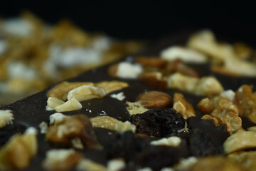 alfajores con dulce de leche y choclates, bombones