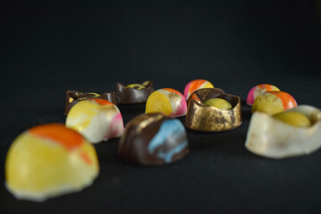 reposteria, bombones con dulce de leche y chocolate