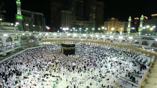 MAKKAH,SAUDI ARABIA;April 2018,View of pilgrims in front of the Masjidil Haram 
in makkah during haji and Umra. 