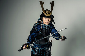 二刀流の鎧武者　サムライ　武将　武士　時代劇