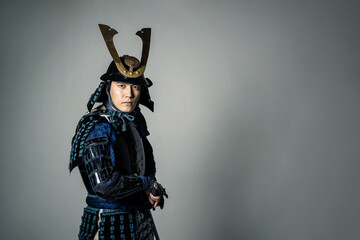 刀を構えるサムライ　武将　時代劇　戦国時代