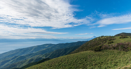 Naklejka premium 伊豆半島の遊歩道（伊豆山稜線歩道、達磨山周辺）から見える富士山