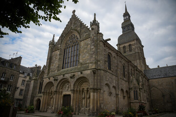 Fototapeta na wymiar view on the basilica saint sauveur of dinan on brittany