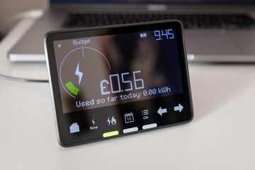 A smart electric meter with consumption information and cost per hour.