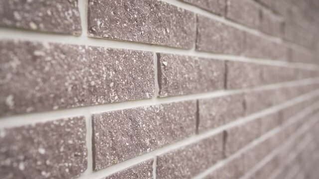 The master glues the tiles to the facade of the building. Decorative tiles on the fasade.