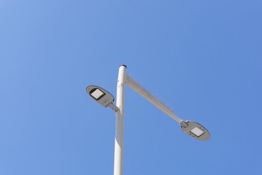 Led street light with anti-pigeon spikes