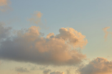 Fototapeta na wymiar Sunshine clouds sky during morning background. beautiful summer spring sky at sunset
