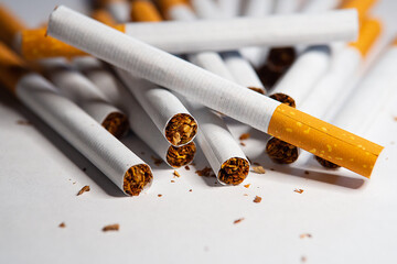 Plan large sur des cigarettes