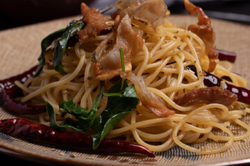 Spaghetti with Dried Chili and Fried Bacon