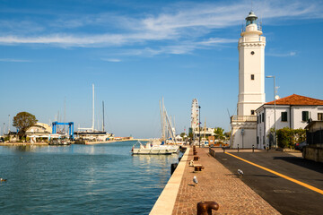 rimini 02 - porto con barche e faro © Daniele
