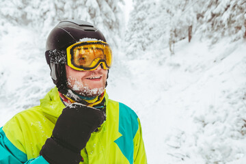 Fototapeta na wymiar man portrait in snowboard equipment