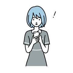 立ってスマートフォンを操作して何かに気づいて驚いたエステ店員の女性