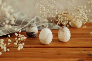 Fototapeta na wymiar decorative eggs in a wooden table