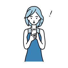 立ってスマートフォンを操作して何かに気づいて驚いたドレスの女性