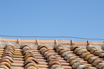 House: pitched roofs with brick tiles, exposed upper ridge and ridge tiles. The shingles are terra cotta or terra cotta, an ancient design of curved, flat shingles that form rain channels on a roof.