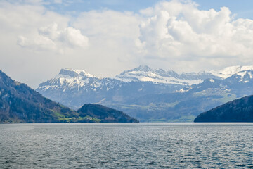 Weggis, Vierwaldstättersee, Seeufer, Dorf, Schiffssteg, Schifffahrt, Rigi, Bürgenstock, Buochshorn, Klewenalp, Wanderweg, Weggiserbecken, Stanserhorn, Frühling, Schweiz