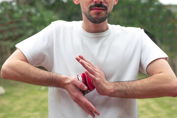 Man squeezing can with your hands