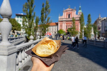 eating traditional slovenian strukelj roll in Ljubljana - obrazy, fototapety, plakaty