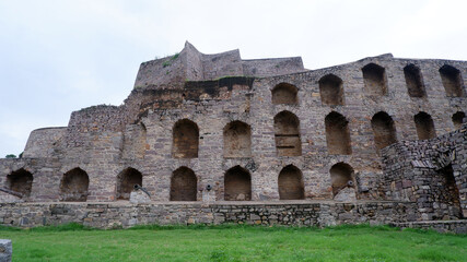 Obraz premium 5th Sep 21, Golkonda fort, Hyderabad, India. Cannons war Zone in Golkonda fort