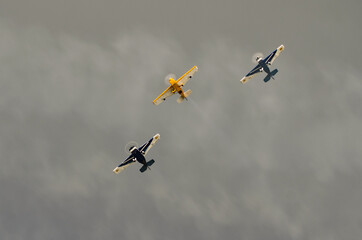 Aviones Acrobacia y paracaidismo