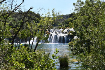 Visite du Parc National de Krka, près de Split. Cours d'eau, Cascade, promenade dans les bois et...
