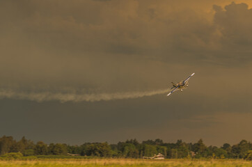 Aviones Acrobacia y paracaidismo