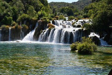 Visite du Parc National de Krka, près de Split. Cours d'eau, Cascade, promenade dans les bois et dans la nature.