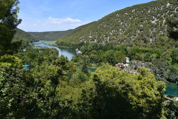 Visite du Parc National de Krka, pr&egrave;s de Split. Cours d'eau, Cascade, promenade dans les bois et dans la nature.