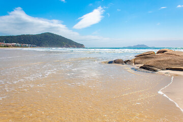 Fototapeta na wymiar reflexo azul da Praia Brava Florianopolis Santa Catarina Brasil Florianópolis
