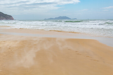 Fototapeta na wymiar vento forte carregando a areia na Praia Brava Florianopolis Santa Catarina Brasil Florianópolis