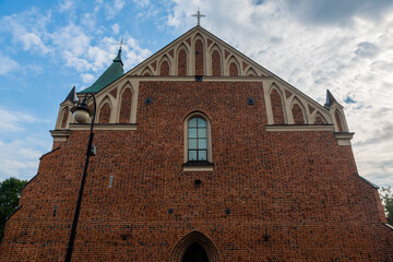 Warta, fasada kościoła parafialnego św. Mikołaja - obrazy, fototapety, plakaty