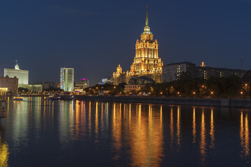 Obraz premium Hotel Ukraina in Taras Shevchenko embenkment in Moscow, Russia
