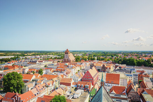 Ausblick auf die Hansestadt Greifswald bei schönem sommerlichen Wetter