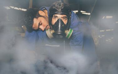 Technician wears an NH3 ammonia protective mask to help an unconscious colleague suffocate urgently...