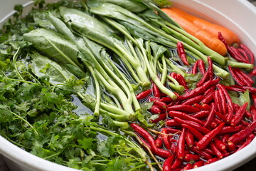 Rinse the vegetables with vinegar in a basin to remove any residue.