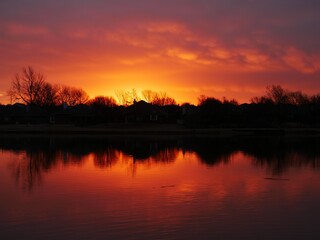 Fototapeta na wymiar Sunset skies reflected in the lake on a winter day