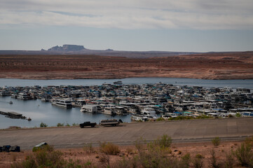 Fototapeta na wymiar Wide shot of boats in marina at Lake Powell, Arizona, USA. 