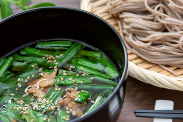 蕎麦とニラのつけ汁