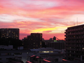 住宅街の夕焼け空