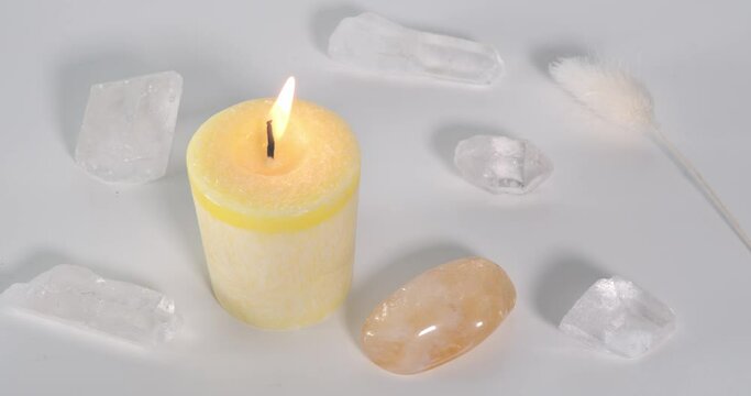 Solar plexus chakra candle with citrine and clear quartz