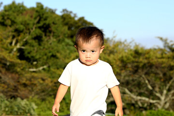 公園で遊ぶ３歳の男の子。湘南。