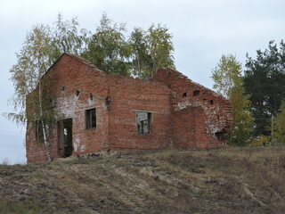 abandoned house in the countryside