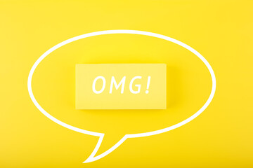 White speech bubble with OMG! on bright yellow background. Bright, minimal, modern concept of emotions expression and being surprised or exited - obrazy, fototapety, plakaty