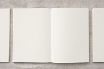 コピースペースのある横に並べたの白いノートの背景