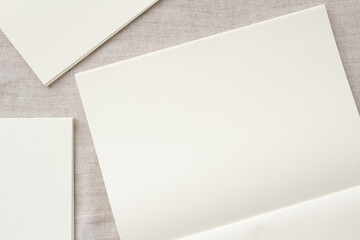 コピースペースのある白い3冊のノート