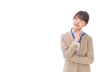 考える若いビジネスウーマン