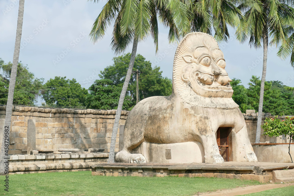 Canvas Prints the sculpture of lion-well in the gangaikonda cholapuram temple in tamil nadu, india