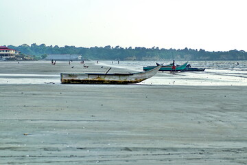 Obraz premium Colorful fishing boats on the beach in Las Penas, Ecuador