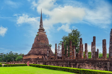 Fototapeta premium Ancient Buddha Statue at Sukhothai historical park, UNESCO World Heritage Site in Thailand