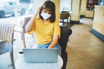 woman with laptop in cafe